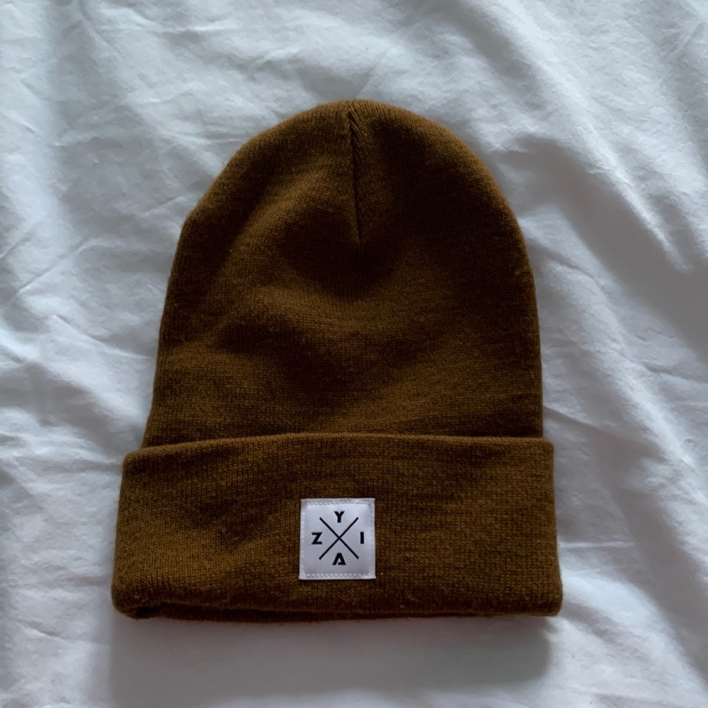 zyia beanie